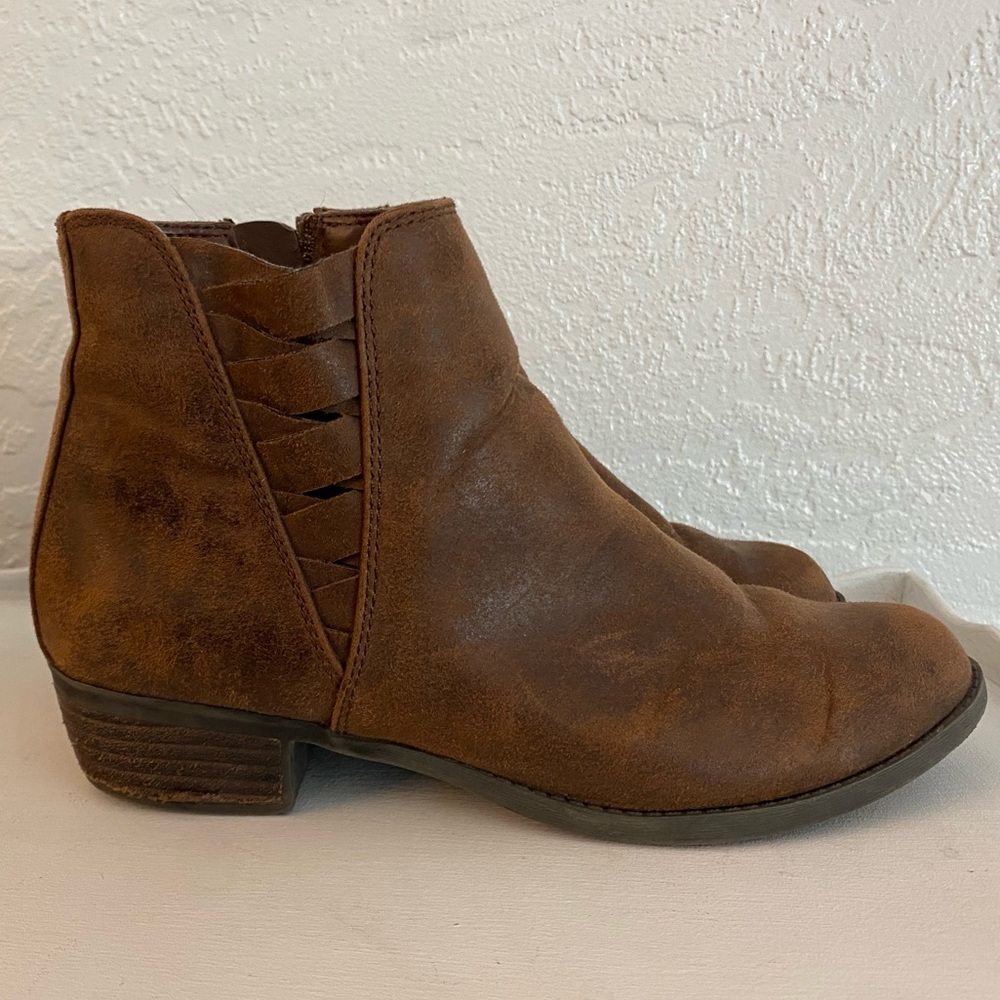 Carlos brown booties. Size 8. Good quality.